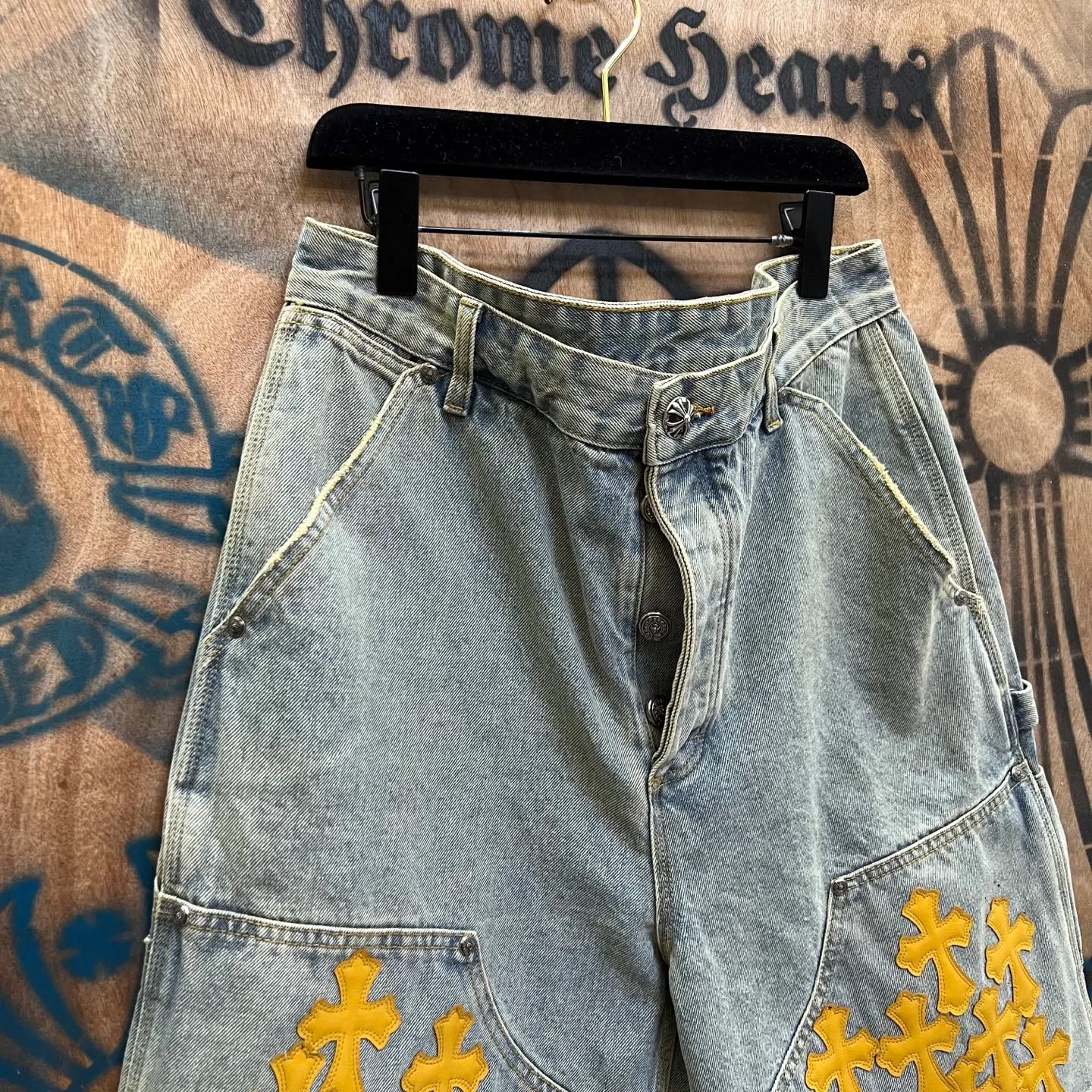 P520 chrome hearts limited series new city limited jeans Chrome Hearts city limited denim shorts vintage levis American made 501 505 517 base version remake Levis American made 501 base version imported sheepskin 925 silver remake Customers provide waist and pants length or height and weight. The studio will select the most suitable base version for you to remake. There are many people doing remakes in the market. Don’t belittle or comment. The difference is visible to the naked eye. See and compare for yourself #CHROME HEARTS Unisex style